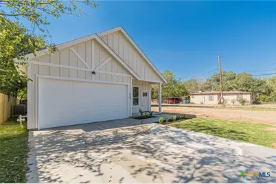 624 Stratton Ave, Seguin, TX 78155 - Photo 1