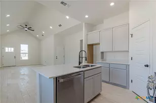 624 Stratton Ave, Seguin, TX 78155 - Photo 4