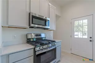 624 Stratton Ave, Seguin, TX 78155 - Photo 6