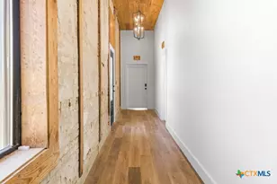 123 W May St, Yoakum, TX 77995 - Photo 10