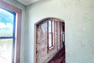 123 W May St, Yoakum, TX 77995 - Photo 8