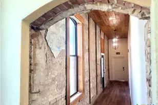 123 W May St, Yoakum, TX 77995 - Photo 10