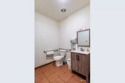 123 W May Street, Yoakum, TX 77995 - Photo 24
