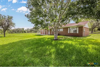 939 N San Patricio Street, Goliad, TX 77963 - Photo 20