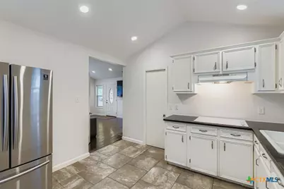 969 N Liberty Avenue, New Braunfels, TX 78130 - Photo 4