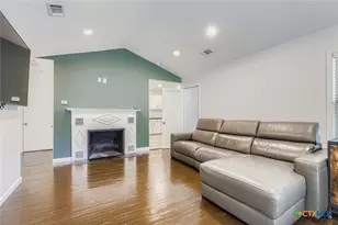 969 N Liberty Ave, New Braunfels, TX 78130 - Photo 2