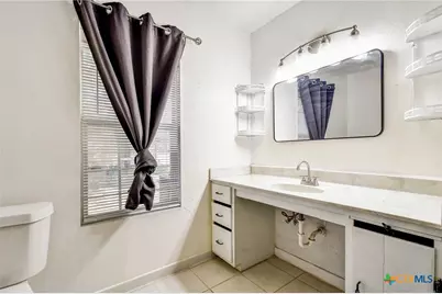 121 Hillcrest Drive, Luling, TX 78648 - Photo 14