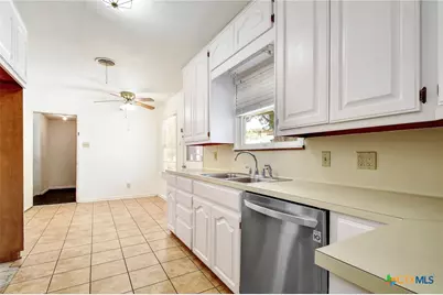 121 Hillcrest Drive, Luling, TX 78648 - Photo 10