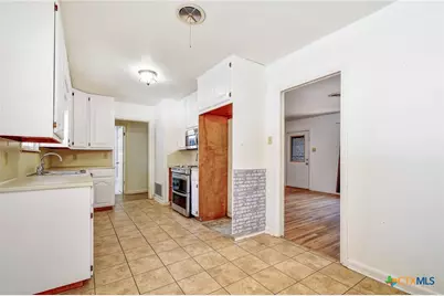 121 Hillcrest Drive, Luling, TX 78648 - Photo 8