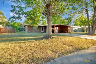 711 Hybiscus Ln, Victoria, TX 77904 - Photo 1
