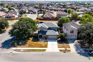 384 Copper Wood Dr, New Braunfels, TX 78130 - Photo 2