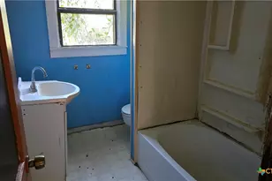 194 S Herbert St, Bloomington, TX 77951 - Photo 8