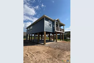423 Calumet, Palacios, TX 77465 - Photo 2