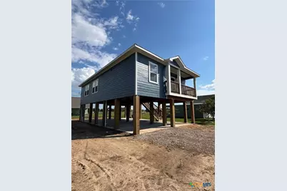 423 Calumet, Palacios, TX 77465 - Photo 2