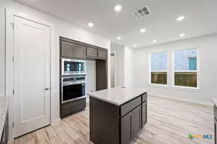 10054 Mitra Way, San Antonio, TX 78224 - Photo 6