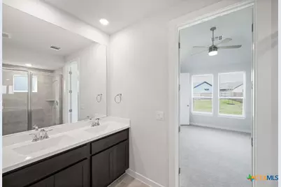 10054 Mitra Way, San Antonio, TX 78224 - Photo 14