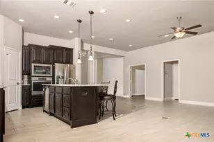 2016 Glen Hollow, Seguin, TX 78155 - Photo 6