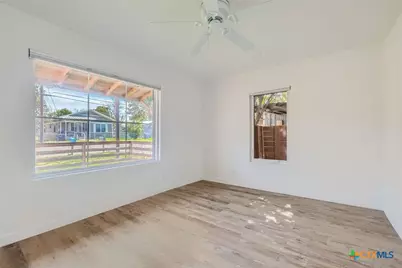 1722 Lee Street, New Braunfels, TX 78130 - Photo 8