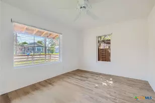 1722 Lee St, New Braunfels, TX 78130 - Photo 8