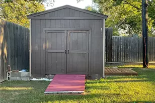 109 Nantucket Ave, Victoria, TX 77904 - Photo 24