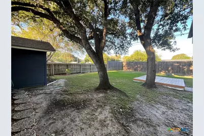 109 Nantucket Avenue, Victoria, TX 77904 - Photo 4