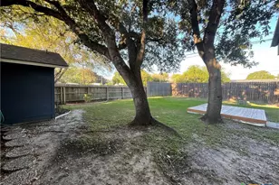 109 Nantucket Ave, Victoria, TX 77904 - Photo 4