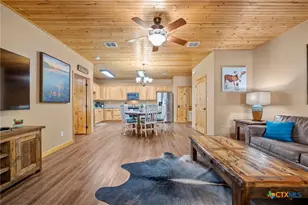 1554 Gruene Rd, New Braunfels, TX 78130 - Photo 4