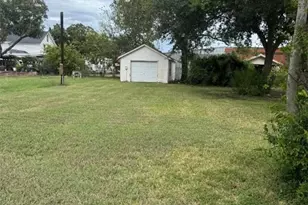 210 N Guadalupe St, Port Lavaca, TX 77979 - Photo 2