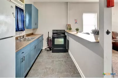 103 5th Street, Seadrift, TX 77983 - Photo 8