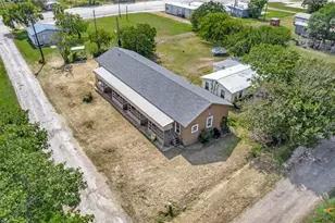 103 5th St, Seadrift, TX 77983 - Photo 18