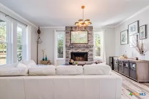 171 Pin Oak Crossing, Elgin, TX 78621 - Photo 6