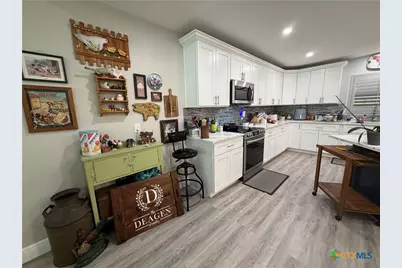 1116 S 2nd Street, Floresville, TX 78114 - Photo 8