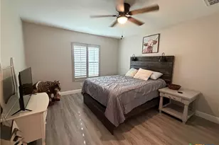 1116 S 2nd St, Floresville, TX 78114 - Photo 22