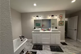 1116 S 2nd St, Floresville, TX 78114 - Photo 18