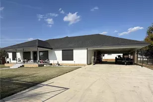 1116 S 2nd St, Floresville, TX 78114 - Photo 2