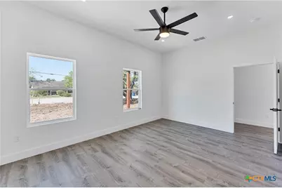 664 Rolling Hills Drive, Canyon Lake, TX 78133 - Photo 18