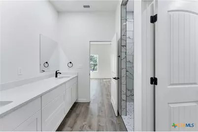 664 Rolling Hills Drive, Canyon Lake, TX 78133 - Photo 14