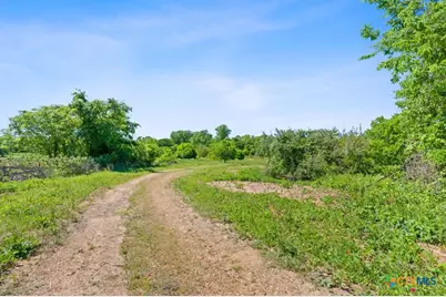 665 Sh 230 Loop, Smithville, TX 78957 - Photo 14