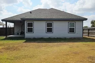110 E Otto St, Marion, TX 78124 - Photo 14