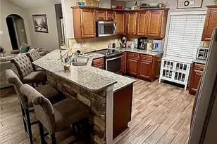 809 Buttercup Dr, Edna, TX 77957 - Photo 8