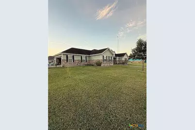 809 Buttercup Drive, Edna, TX 77957 - Photo 2