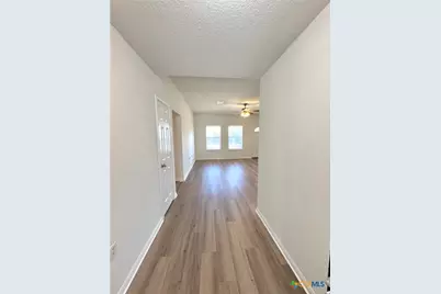 509 Christopher Cove, Lockhart, TX 78644 - Photo 6