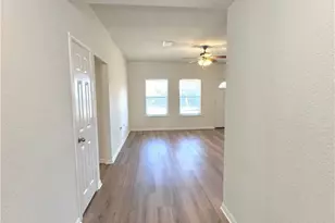 509 Christopher Cove, Lockhart, TX 78644 - Photo 6