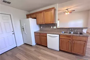 509 Christopher Cove, Lockhart, TX 78644 - Photo 12