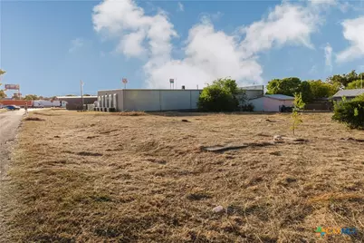 211 E Ave. K, Jarrell, TX 76537 - Photo 4