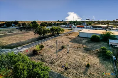 211 E Ave. K, Jarrell, TX 76537 - Photo 2