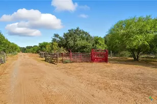 2141 County Rd 132, Floresville, TX 78114 - Photo 26