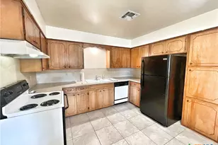 343 Bobolink Dr, New Braunfels, TX 78130 - Photo 8