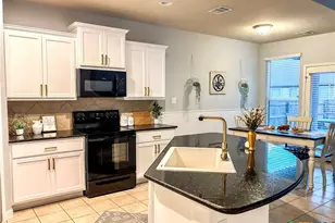 477 Centinela St, New Braunfels, TX 78130 - Photo 6