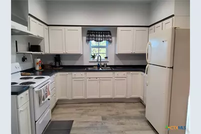 309 N 10th Street, Gatesville, TX 76528 - Photo 8